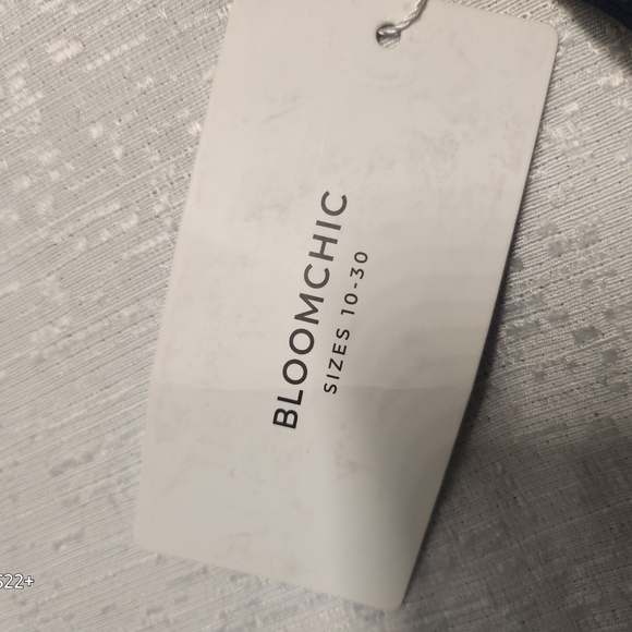 BLOOMCHIC SIZE 18/20.Elegant Two Colors - Picture 5 of 9